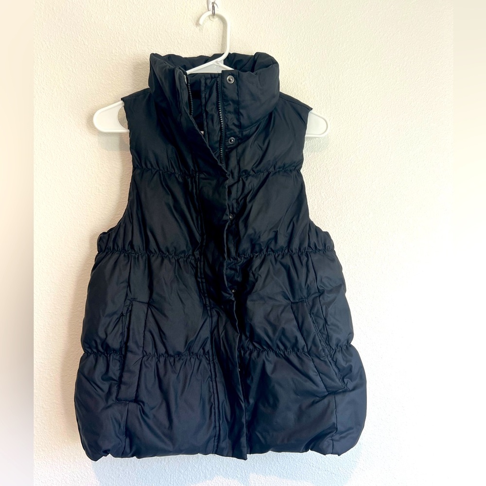 Gap Black Puffer Vest, size M